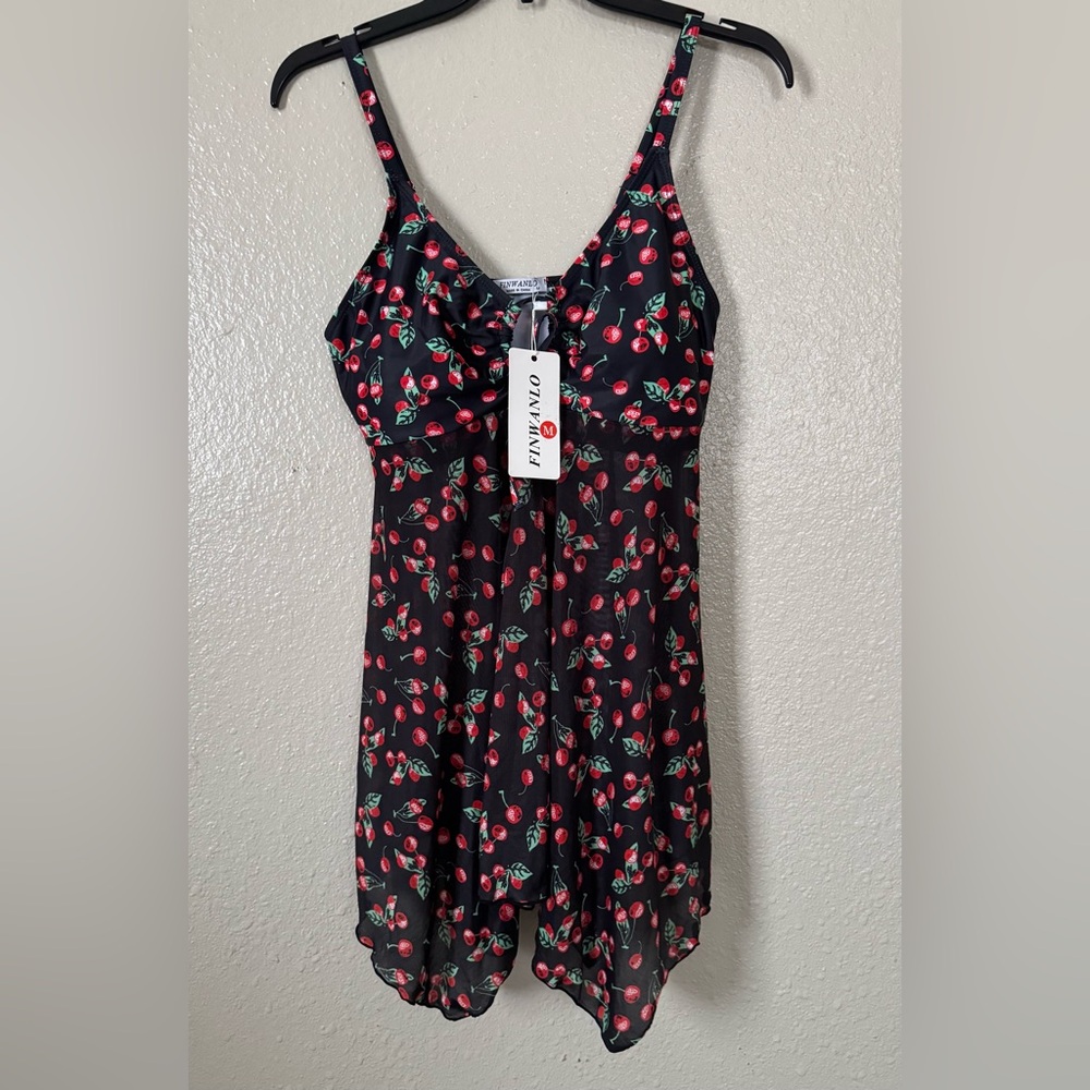 W Sz. Med NWT FINWANLO Tankini Swimsuit Top Swimdress Cherries Vacation Summer